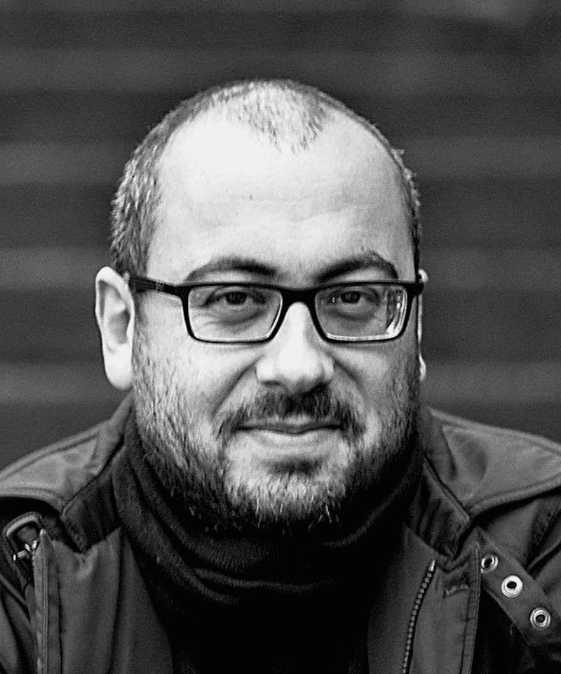 Ritratto dello scrittore Angelo Petrella